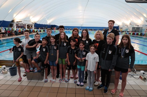 Leistungsschwimmer des VfL Waiblingen auf den Weinstraßen Schwimmwettkämpfen